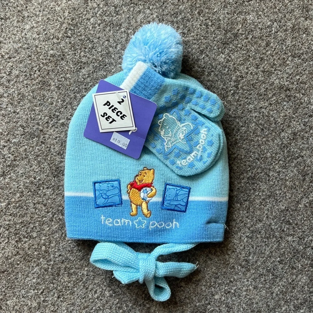 NWT Vintage Disney Winnie The Pooh Knit Beanie Girls Winter Hat & Glove Gift Set